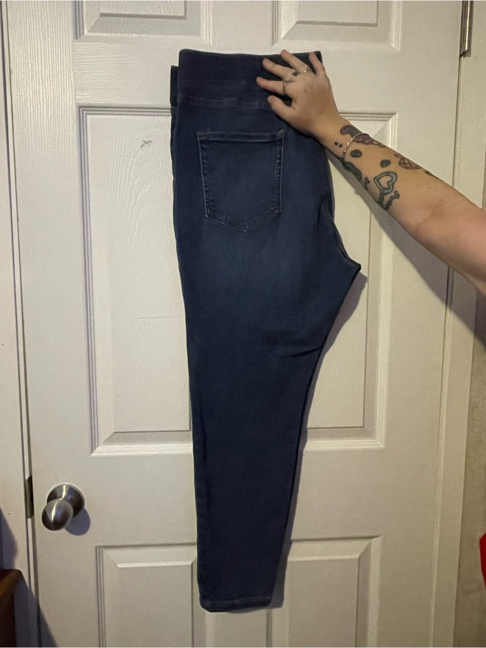 Amazon Essentials Women's Dark Indigo Stretch Jeggings